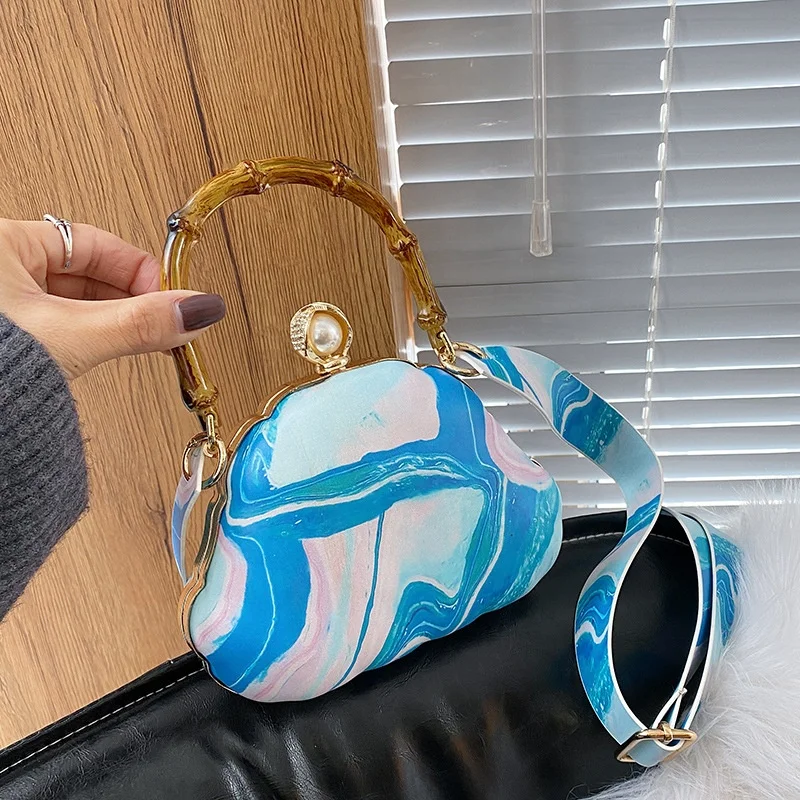 2022 Fashion PU Leather Bags Cross Shoulder Wide Strap Ladies Hand Bags Women Mini Dry Sublimation Blank Handbag
2022 Fashion PU Leather Bags Cross Shoulder Wide Strap Ladies Hand Bags Women Mini Dry Sublimation Blank Handbag