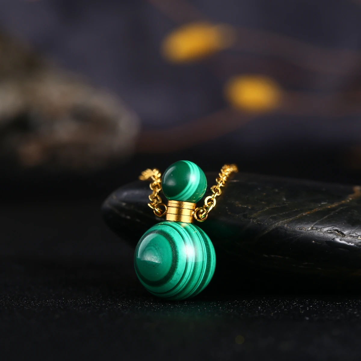 Gold crystal necklace essential oil malachite stone pendant, Different color is available
Gold crystal necklace essential oil malachite stone pendant, Different color is available
