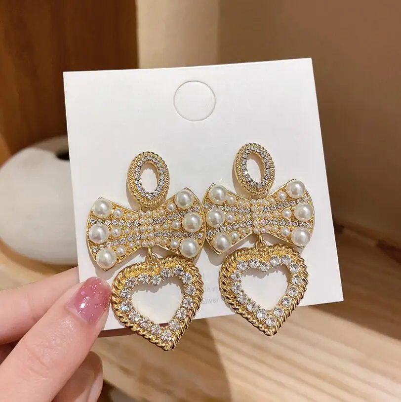 925 silver needle fashion Diamond Bow Love Heart Earrings Retro Palace wind elegant jewelry for women
925 silver needle fashion Diamond Bow Love Heart Earrings Retro Palace wind elegant jewelry for women