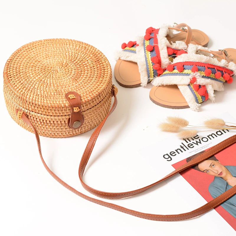 Handmade Rattan Round Bag Woven Shoulder Beach Bags with Leather Strap Straw Bags Wicker Handbags, Natural
Handmade Rattan Round Bag Woven Shoulder Beach Bags with Leather Strap Straw Bags Wicker Handbags, Natural