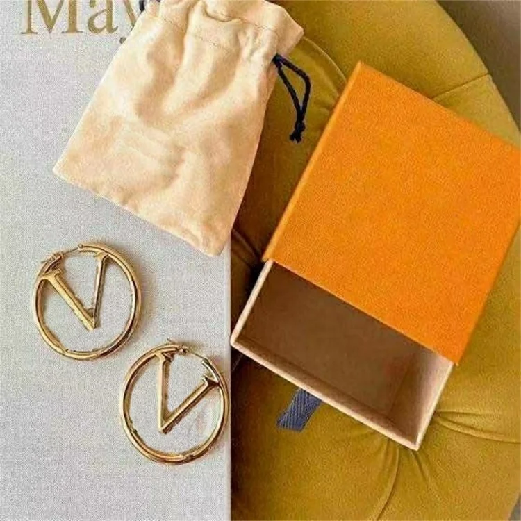 Wholesale Hot sale new fashion high quality designer popular luxury brand jewelry earrings letter L earrings women, Gold
Wholesale Hot sale new fashion high quality designer popular luxury brand jewelry earrings letter L earrings women, Gold
