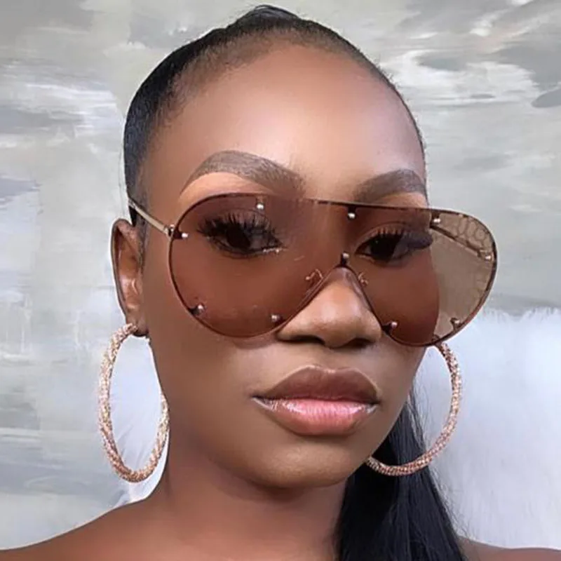 New product 2021 fashion custom logo metal frame big oversized shield sunglasses women
New product 2021 fashion custom logo metal frame big oversized shield sunglasses women