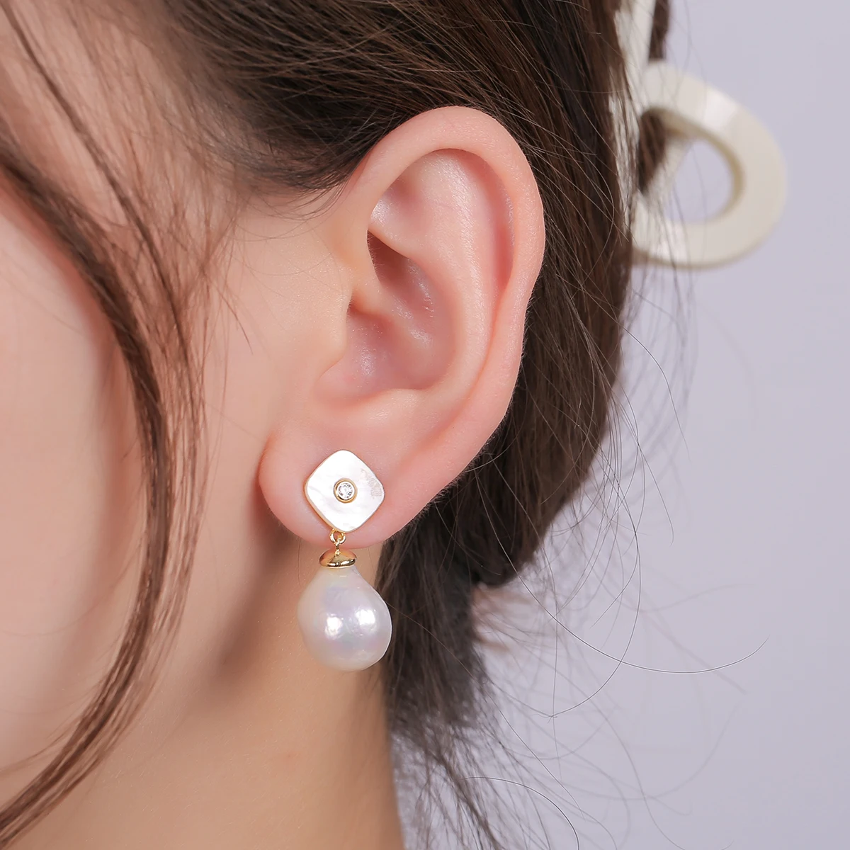 Pearl Earrings Stud Statement Jewelry Earrings tear Drop Crystal Earring Gold Plated Silver color Trendy
Pearl Earrings Stud Statement Jewelry Earrings tear Drop Crystal Earring Gold Plated Silver color Trendy