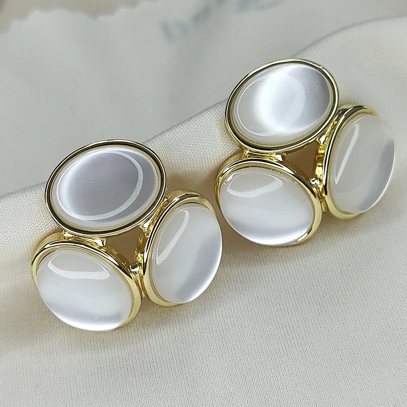 Fashionable Light Luxury Cat's Eye Stone Medieval High Grade Jewelry Earrings Exquisite Charm Earrings
Fashionable Light Luxury Cat's Eye Stone Medieval High Grade Jewelry Earrings Exquisite Charm Earrings