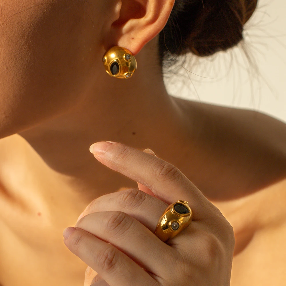 J&D Designer design Black-Gold Zirconia Ball Stud Earring 18K PVD Gold Plated Stainless Steel Eye Fun Chunky Ring
J&D Designer design Black-Gold Zirconia Ball Stud Earring 18K PVD Gold Plated Stainless Steel Eye Fun Chunky Ring