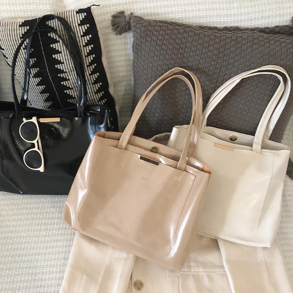 XP1408 2021 Glossy Retro Tote Bag Milk Tea Gentle Style Temperament Contrast Color Large Capacity Shopping Bag
XP1408 2021 Glossy Retro Tote Bag Milk Tea Gentle Style Temperament Contrast Color Large Capacity Shopping Bag