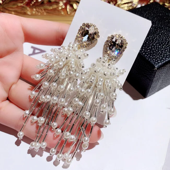 New Arrival 925 Silver Needle Diamond Long Drop Earrings Light Luxury Gold Plated Crystal Rhinestone Pearl Tassel Earrings
New Arrival 925 Silver Needle Diamond Long Drop Earrings Light Luxury Gold Plated Crystal Rhinestone Pearl Tassel Earrings