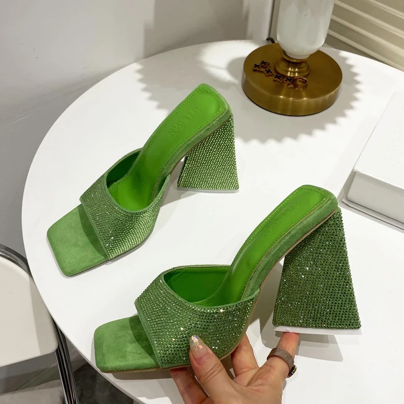2022 New Summer CRYSTAL Triangle Thick heel Slippers Sexy Street Woman Square toes Dress Party shoes size 35-41
2022 New Summer CRYSTAL Triangle Thick heel Slippers Sexy Street Woman Square toes Dress Party shoes size 35-41