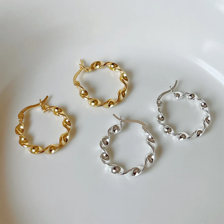 Wave Shape Twisted Irregular Hoop Earrings Circle Rope 18K Gold Plated for Women Korean Minimalist Sterling Silver 925 Jewelry, Gold/silver
Wave Shape Twisted Irregular Hoop Earrings Circle Rope 18K Gold Plated for Women Korean Minimalist Sterling Silver 925 Jewelry, Gold/silver
