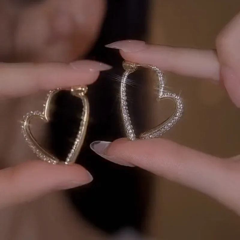 Fashion Hot Selling Light Luxury Full Diamond Hoop Love Heart Two Wear Earrings For Women
Fashion Hot Selling Light Luxury Full Diamond Hoop Love Heart Two Wear Earrings For Women