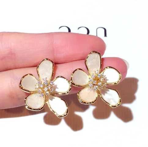 Statement 925 Silver Needle Earring Jewelry Korean Super Beautiful Flower Temperament Rhinestone Stud Earrings, As pic
Statement 925 Silver Needle Earring Jewelry Korean Super Beautiful Flower Temperament Rhinestone Stud Earrings, As pic