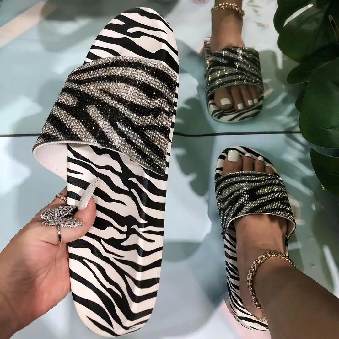 2021 Wholesale Rhinestone pattern Slippers diamond Bling Outdoor Slide Ladies Flat Slipper Summer Women Sandal, White
2021 Wholesale Rhinestone pattern Slippers diamond Bling Outdoor Slide Ladies Flat Slipper Summer Women Sandal, White