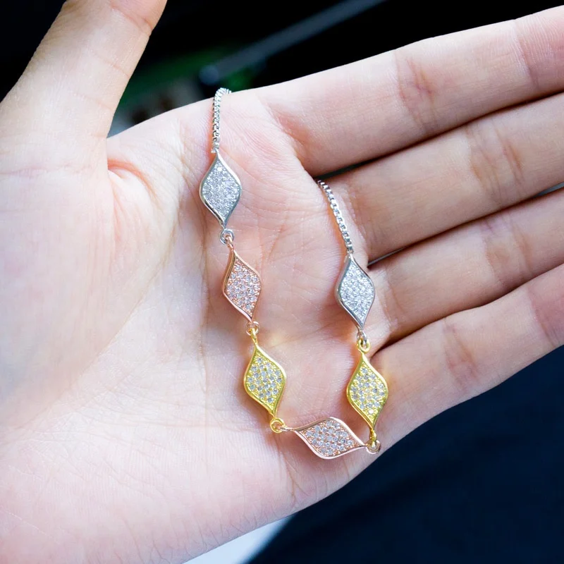 Luxury Zirconia Bracelet Copper Jewelry Women Female Banquet Prom Accessories Shinning Stereoscopic Hand Ornaments
Luxury Zirconia Bracelet Copper Jewelry Women Female Banquet Prom Accessories Shinning Stereoscopic Hand Ornaments