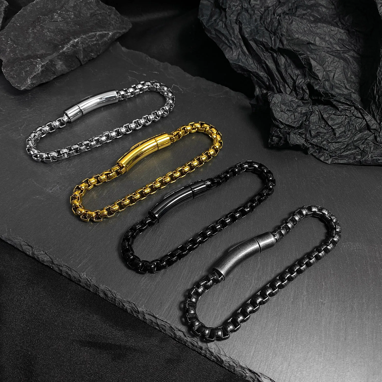 Hongtong Jewelry Wholesale New Men's Simple Bracelets Creative Personality Trend Hip Hop 18K Gold Stainless Steel Bracelet, Picture shows
Hongtong Jewelry Wholesale New Men's Simple Bracelets Creative Personality Trend Hip Hop 18K Gold Stainless Steel Bracelet, Picture shows