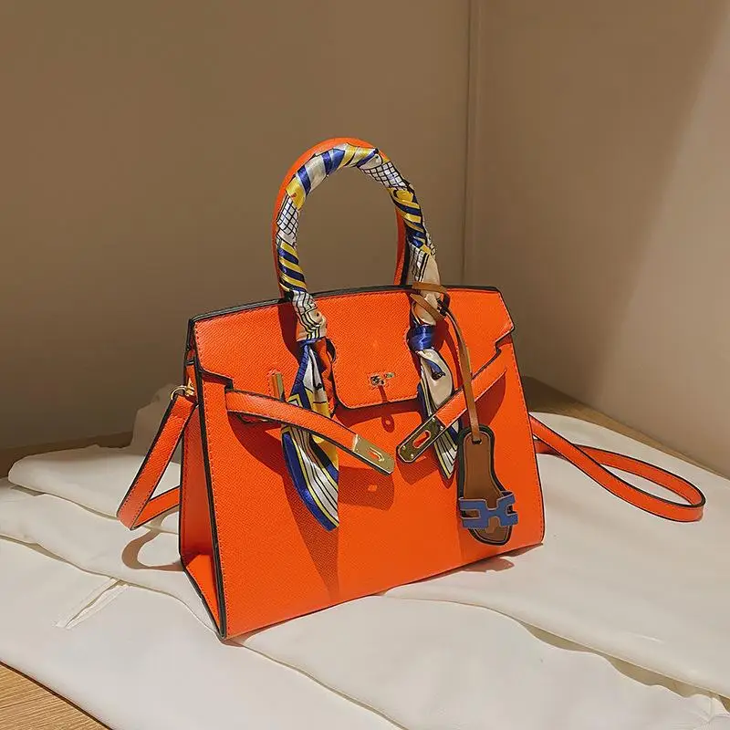 Designers Branded Ladies Hand Bags Trendy Single Shoulder Messenger Bag Vintage Platinum Portable Handbags For Women Luxury
Designers Branded Ladies Hand Bags Trendy Single Shoulder Messenger Bag Vintage Platinum Portable Handbags For Women Luxury