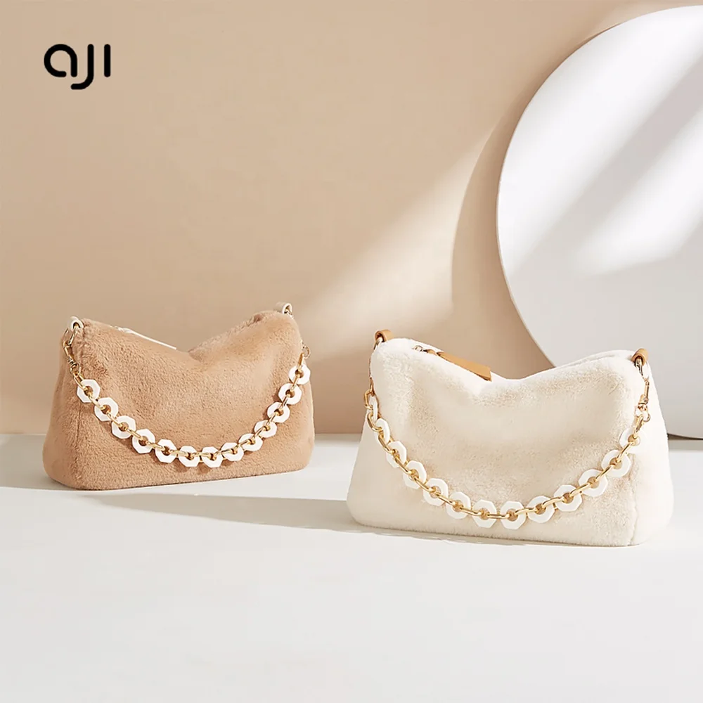 Wholesale Fashion Cute Ladies Shoulder Bag Rabbit Fur Small Wrist Bag Women Handbag with Acrylic Chain, White/ brown/ customize
Wholesale Fashion Cute Ladies Shoulder Bag Rabbit Fur Small Wrist Bag Women Handbag with Acrylic Chain, White/ brown/ customize