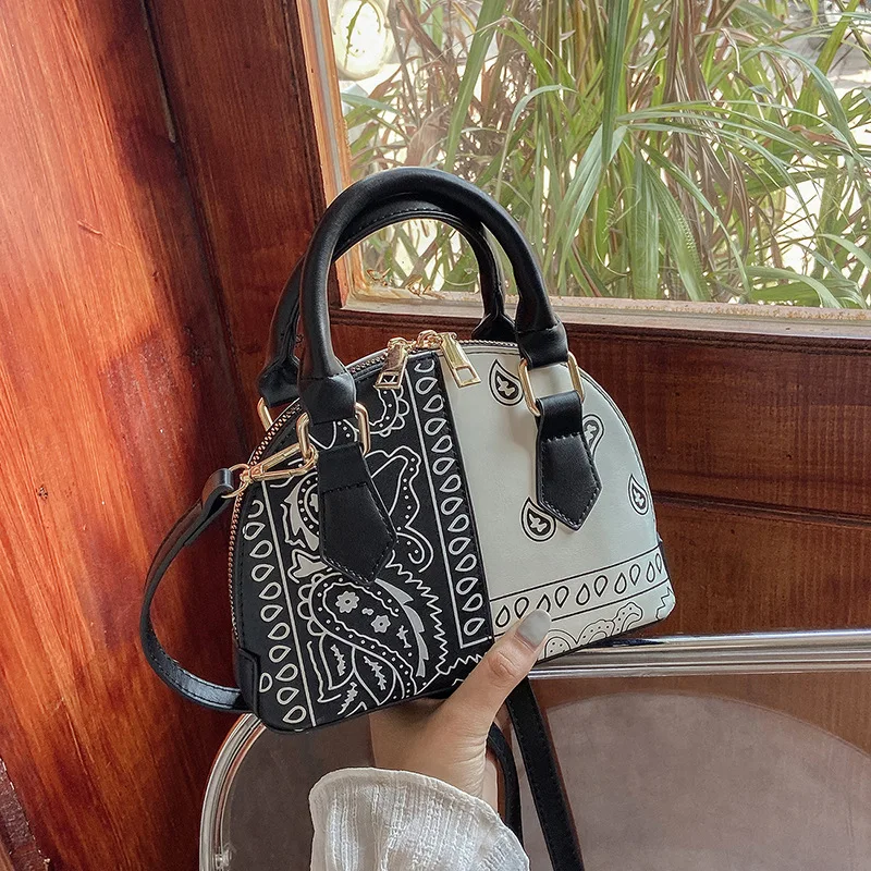 2022 New Wholesale Small Fashion Bags Women's Handbags Ladies Colorful Print Messenger Shoulder Bags, Picture shown
2022 New Wholesale Small Fashion Bags Women's Handbags Ladies Colorful Print Messenger Shoulder Bags, Picture shown