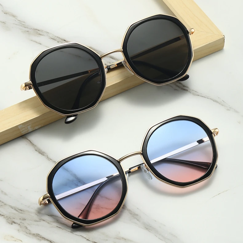 Fashion sunglasses 2021 European and American wind sunglasses for men and women with sunglasses manufacturers selling
Fashion sunglasses 2021 European and American wind sunglasses for men and women with sunglasses manufacturers selling