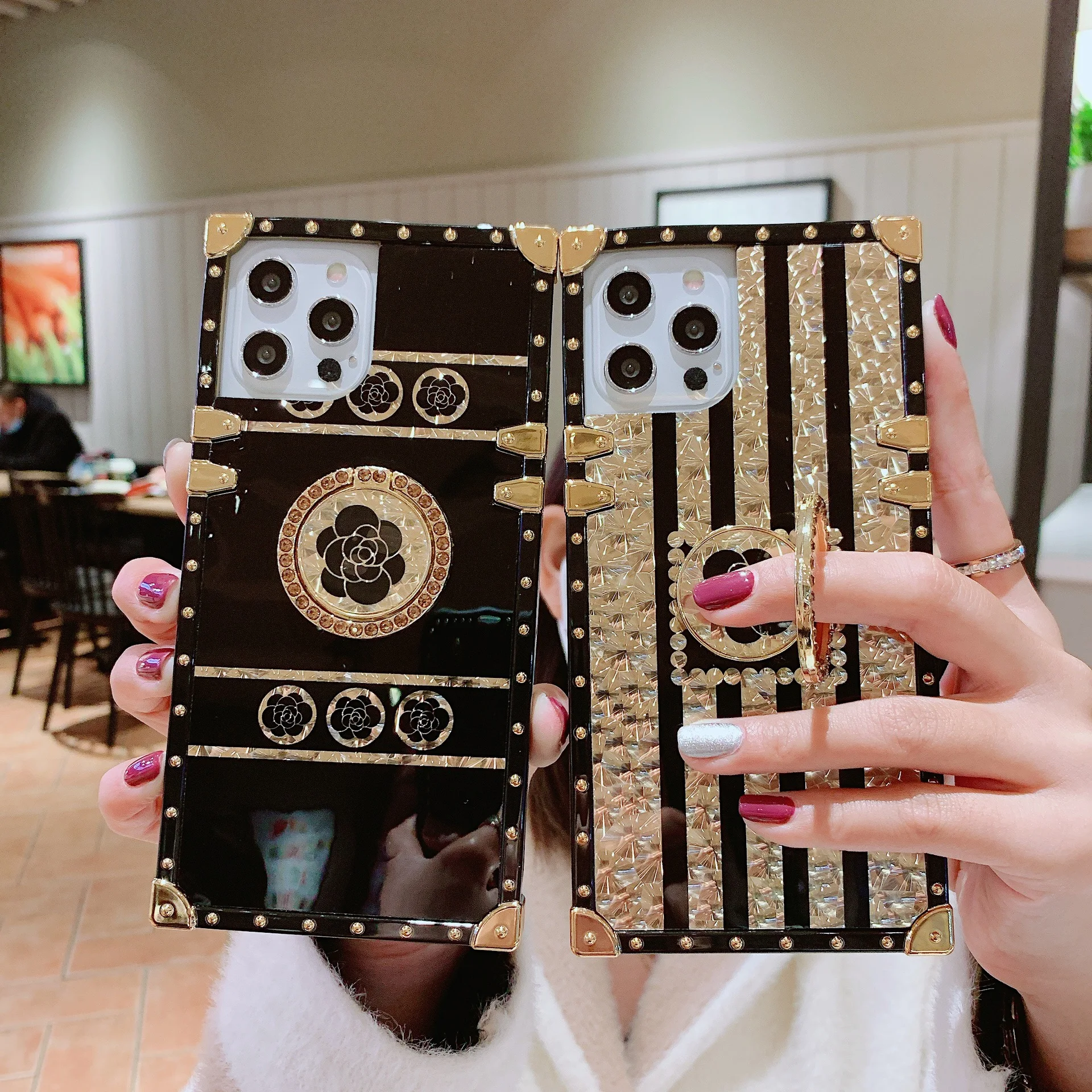 Suitable for TikTok brands Phantom rose phone case Apple12 Goddess S amsung square fashion brand mobile phone protective case
Suitable for TikTok brands Phantom rose phone case Apple12 Goddess S amsung square fashion brand mobile phone protective case