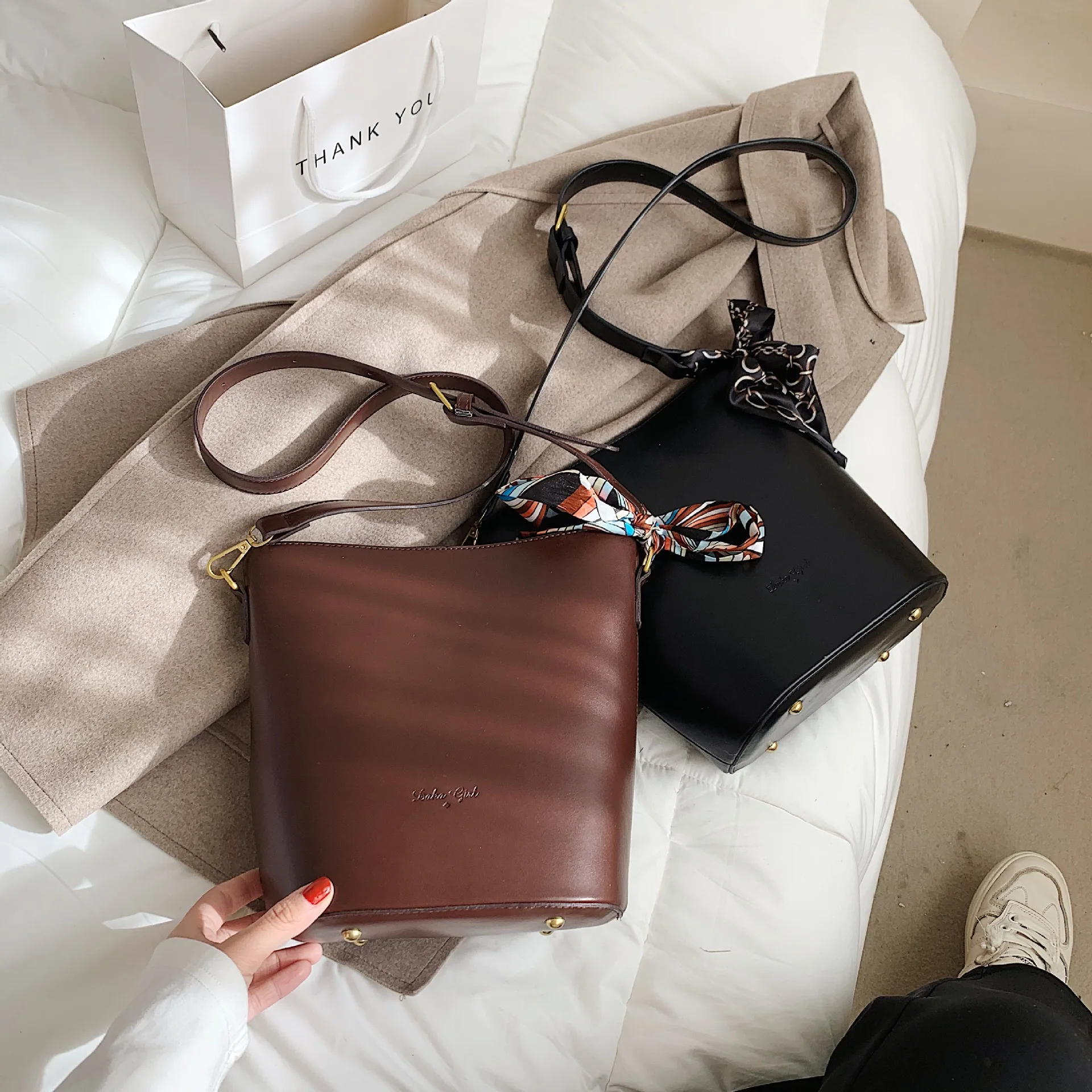 2021 New Fashion Style Single Shoulder Slung Cylinder Women's Bags Solid Color Designer Handbags Famous Brands, Customizable
2021 New Fashion Style Single Shoulder Slung Cylinder Women's Bags Solid Color Designer Handbags Famous Brands, Customizable