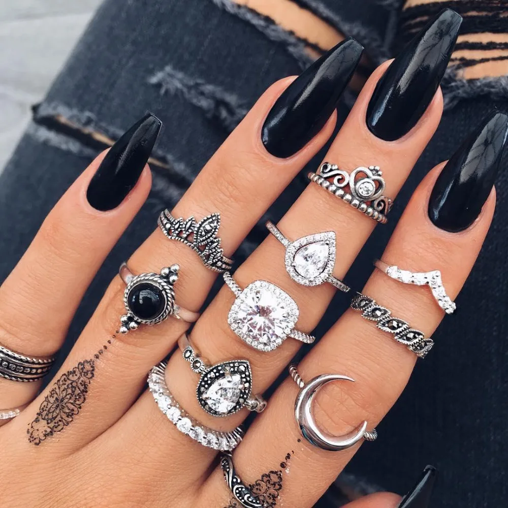 European and American popular retro set of diamond black gemstone moon crown water drop leaf geometric ring, Antique silver color
European and American popular retro set of diamond black gemstone moon crown water drop leaf geometric ring, Antique silver color