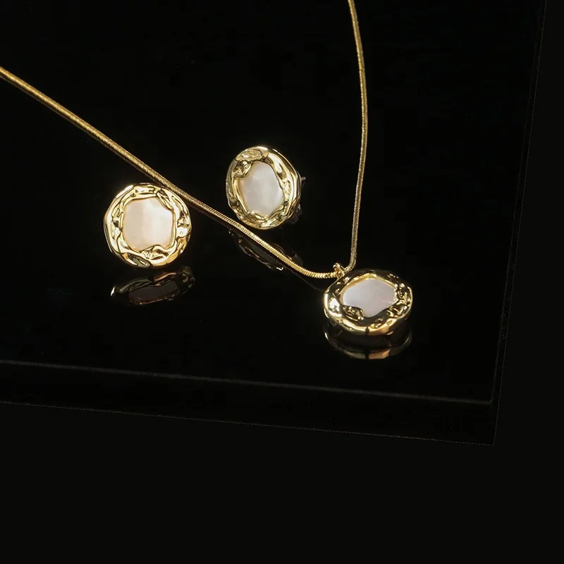 Vintage Gold Pearl Jewelry Women Wedding Bridal Natural Pearl Necklace Stud Earrings Gold Color bridal jewelry Set
Vintage Gold Pearl Jewelry Women Wedding Bridal Natural Pearl Necklace Stud Earrings Gold Color bridal jewelry Set
