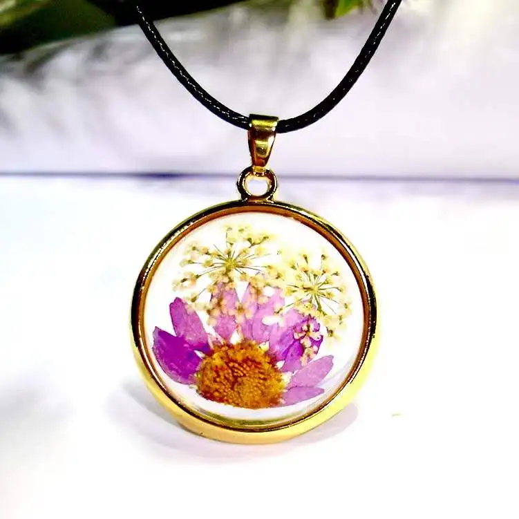 2022 New design dried flower necklace 18k gold necklace for women diy pressed flower necklace
2022 New design dried flower necklace 18k gold necklace for women diy pressed flower necklace
