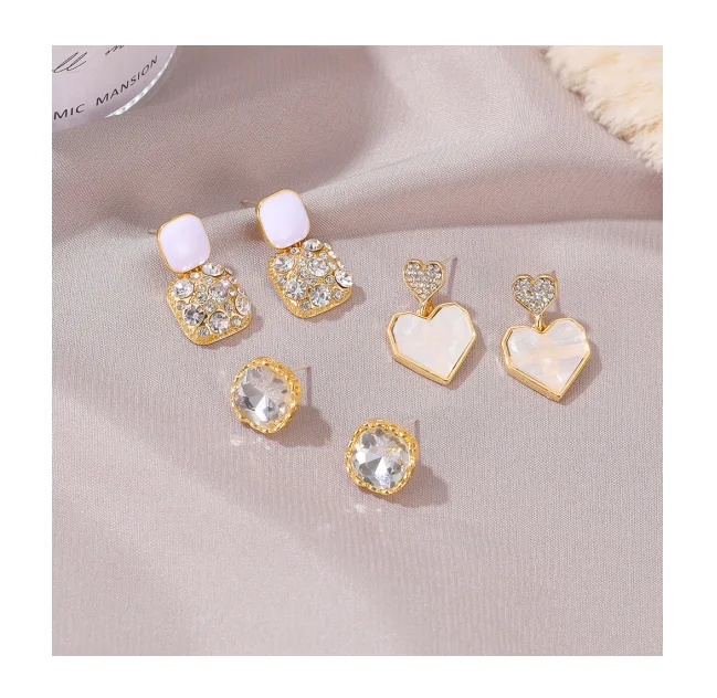 Circle Heart Studs Earring For women Set Pearl Earrings Designer Popular Brands Diamond Alloy Earrings
Circle Heart Studs Earring For women Set Pearl Earrings Designer Popular Brands Diamond Alloy Earrings
