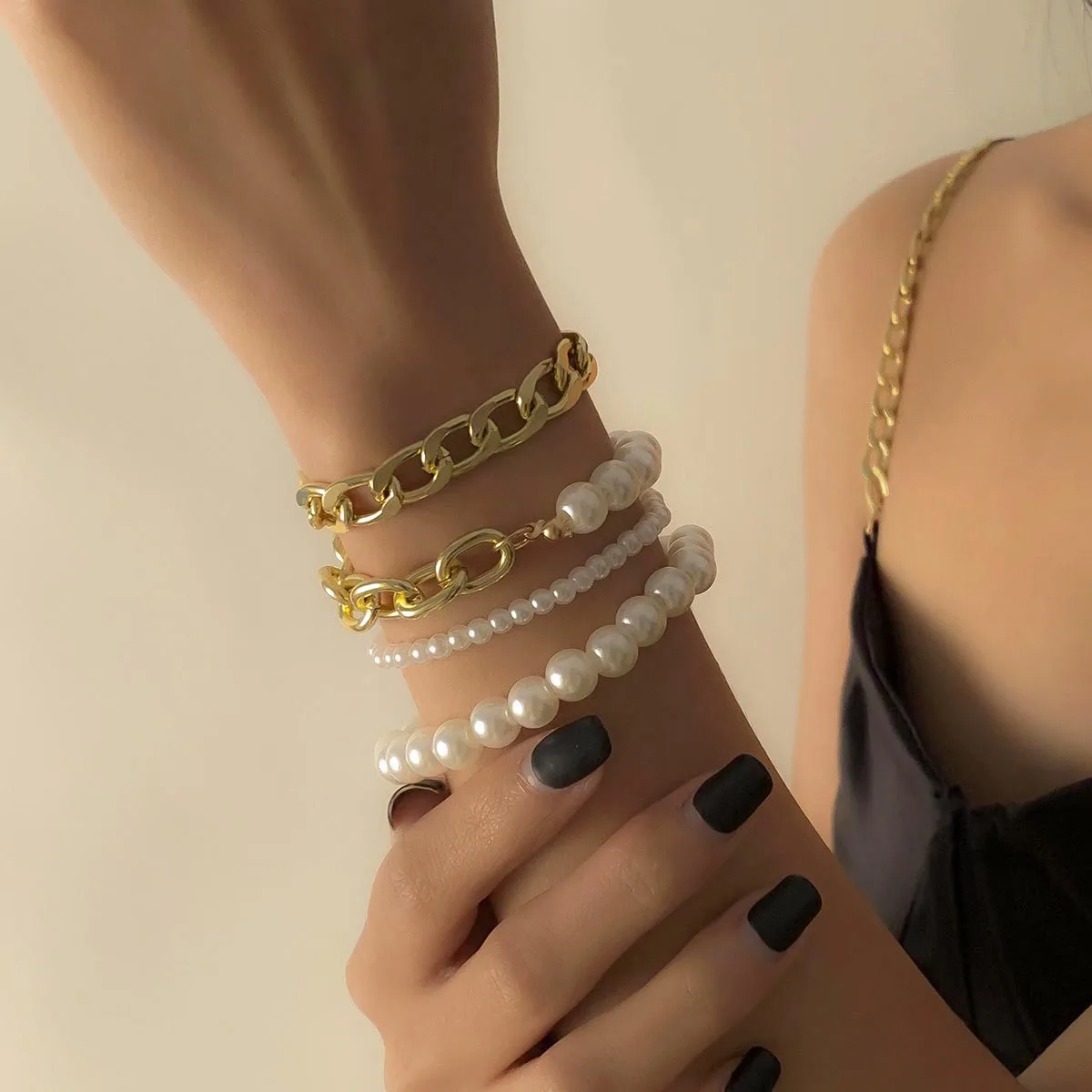 Hip Hop Retro Simple Imitation Pearl Beaded Bracelet Geometric Chain Bracelet Set for Women Summer Trip
Hip Hop Retro Simple Imitation Pearl Beaded Bracelet Geometric Chain Bracelet Set for Women Summer Trip