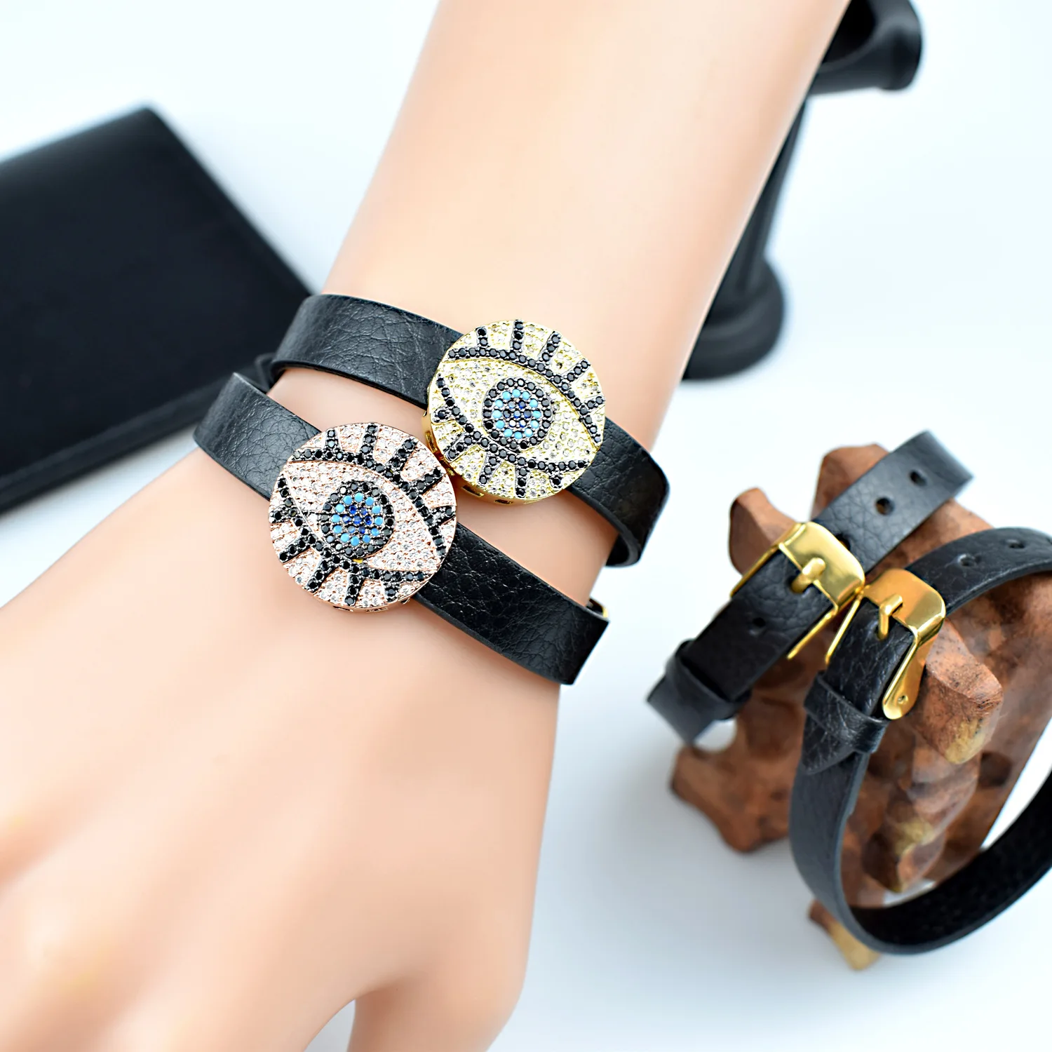 Hot Sale Stainless Steel Button Devil Eye Leather Bracelet Handmade Jewelry Iced Out CZ Zircon Evil Eyes Pu Leather Bracelets
Hot Sale Stainless Steel Button Devil Eye Leather Bracelet Handmade Jewelry Iced Out CZ Zircon Evil Eyes Pu Leather Bracelets