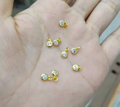 New Design high quality brass real gold plated exquisite mini round charm pendant for jewelry making
New Design high quality brass real gold plated exquisite mini round charm pendant for jewelry making