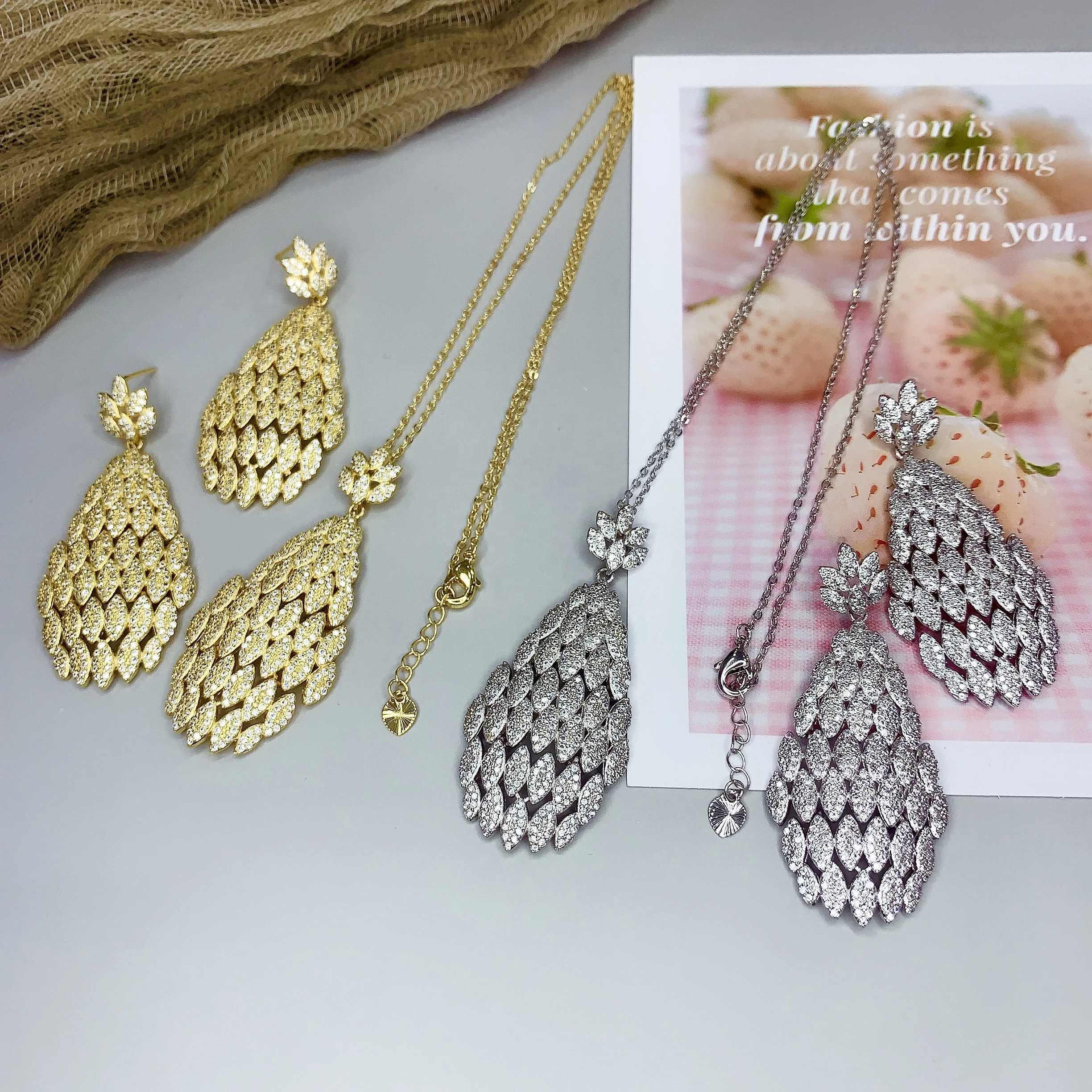 Fashion Fine Light luxury party gold plated Zircon Jewelry Setluxury jewelry set Neatly arranged wedding jewelry set bridal zirc
Fashion Fine Light luxury party gold plated Zircon Jewelry Setluxury jewelry set Neatly arranged wedding jewelry set bridal zirc