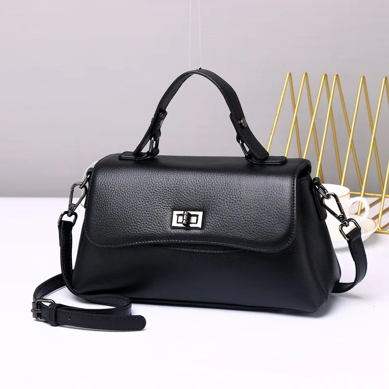 Wholesale 2021 genuine cow leather sling shoulder cross body bag for ladies fashion trendy women's purse and handbag
Wholesale 2021 genuine cow leather sling shoulder cross body bag for ladies fashion trendy women's purse and handbag