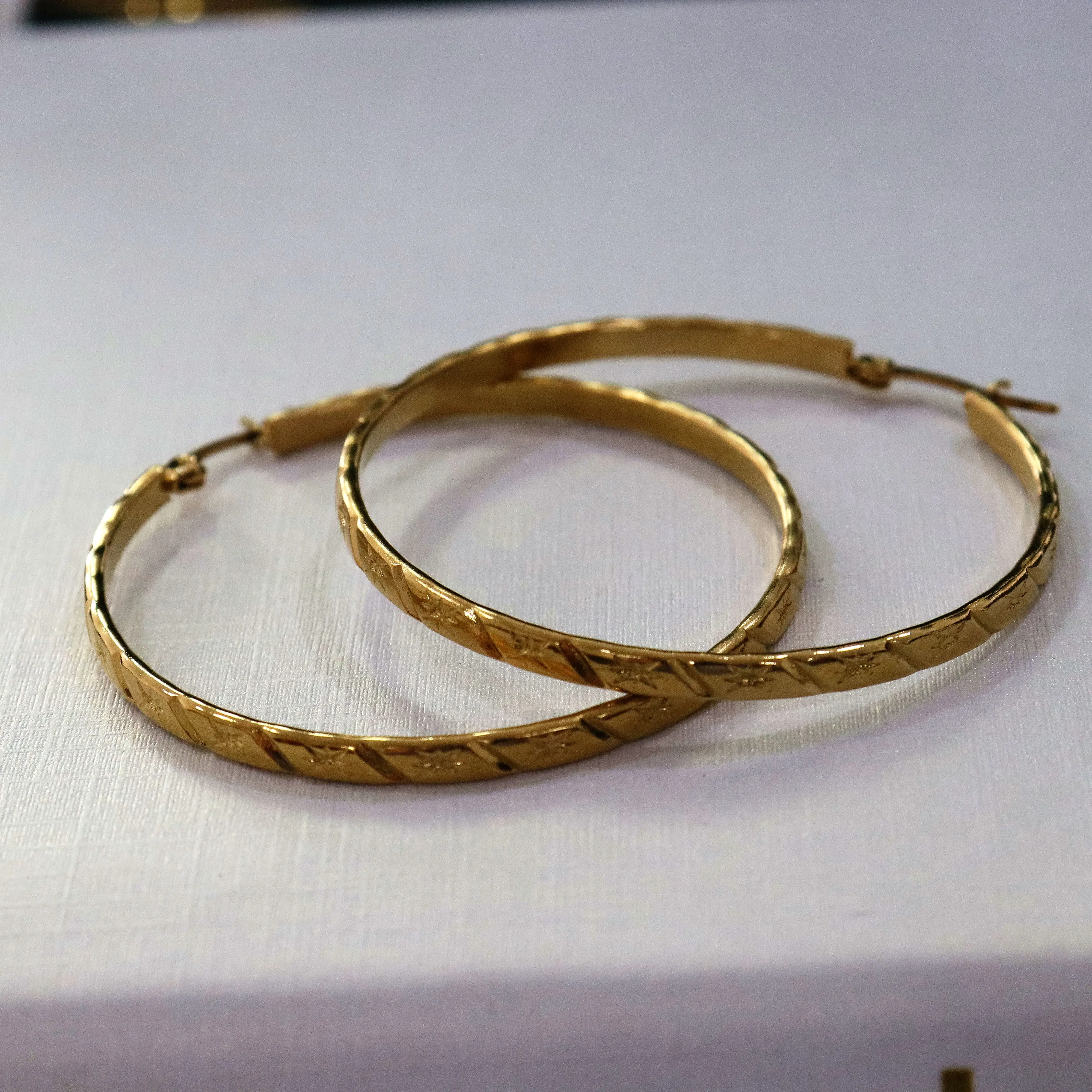 2021 New Arrival Gold Color Stainless Steel Big Hoop Earrings Punk Jewelry Engraved Texture Oversized Big Circle Hoop Earrings
2021 New Arrival Gold Color Stainless Steel Big Hoop Earrings Punk Jewelry Engraved Texture Oversized Big Circle Hoop Earrings