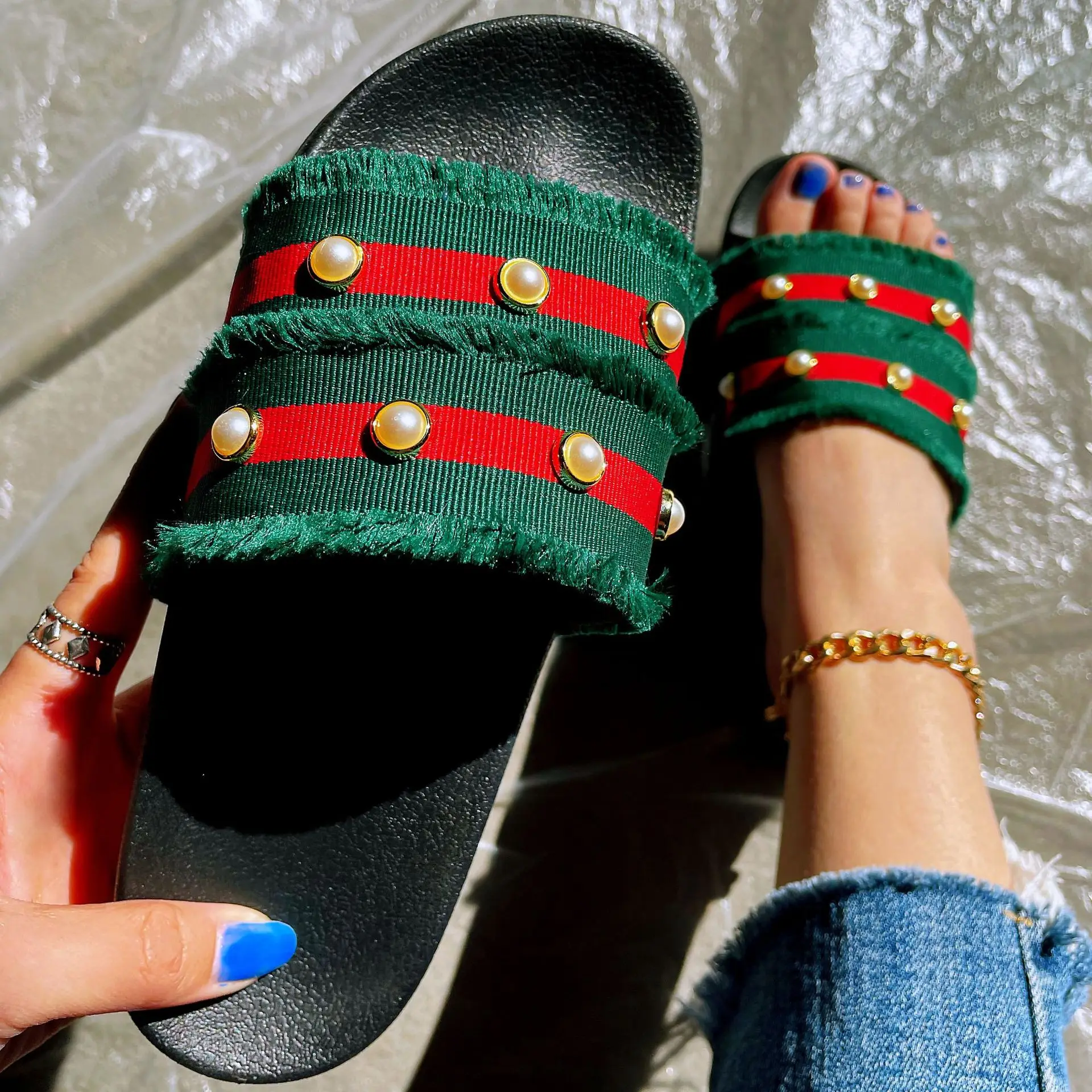 PDEP 2022 Summer Jelly Round Green Flat Cake Slippers Luxury Pearl Design Tassel Slippers Fashion Women Sandals
PDEP 2022 Summer Jelly Round Green Flat Cake Slippers Luxury Pearl Design Tassel Slippers Fashion Women Sandals