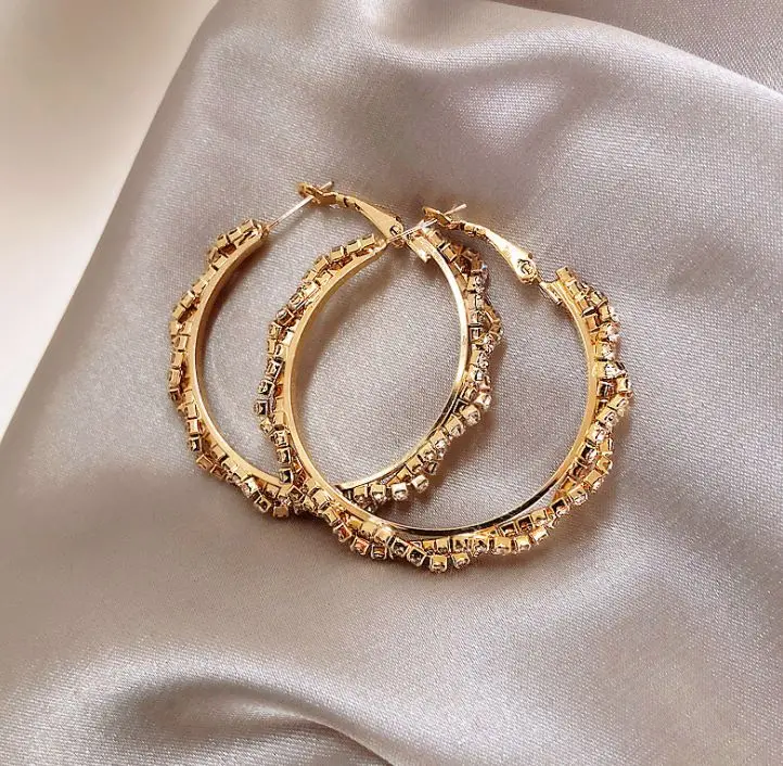 S925 silver post zircon circle earrings female new style diamond claw chain winding big earrings
S925 silver post zircon circle earrings female new style diamond claw chain winding big earrings