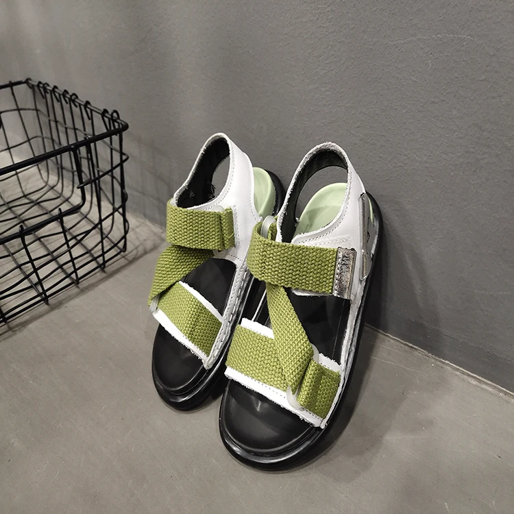 2021 new summer children's fashion non-slip beach shoes boys and girls soft-soled sandals
2021 new summer children's fashion non-slip beach shoes boys and girls soft-soled sandals