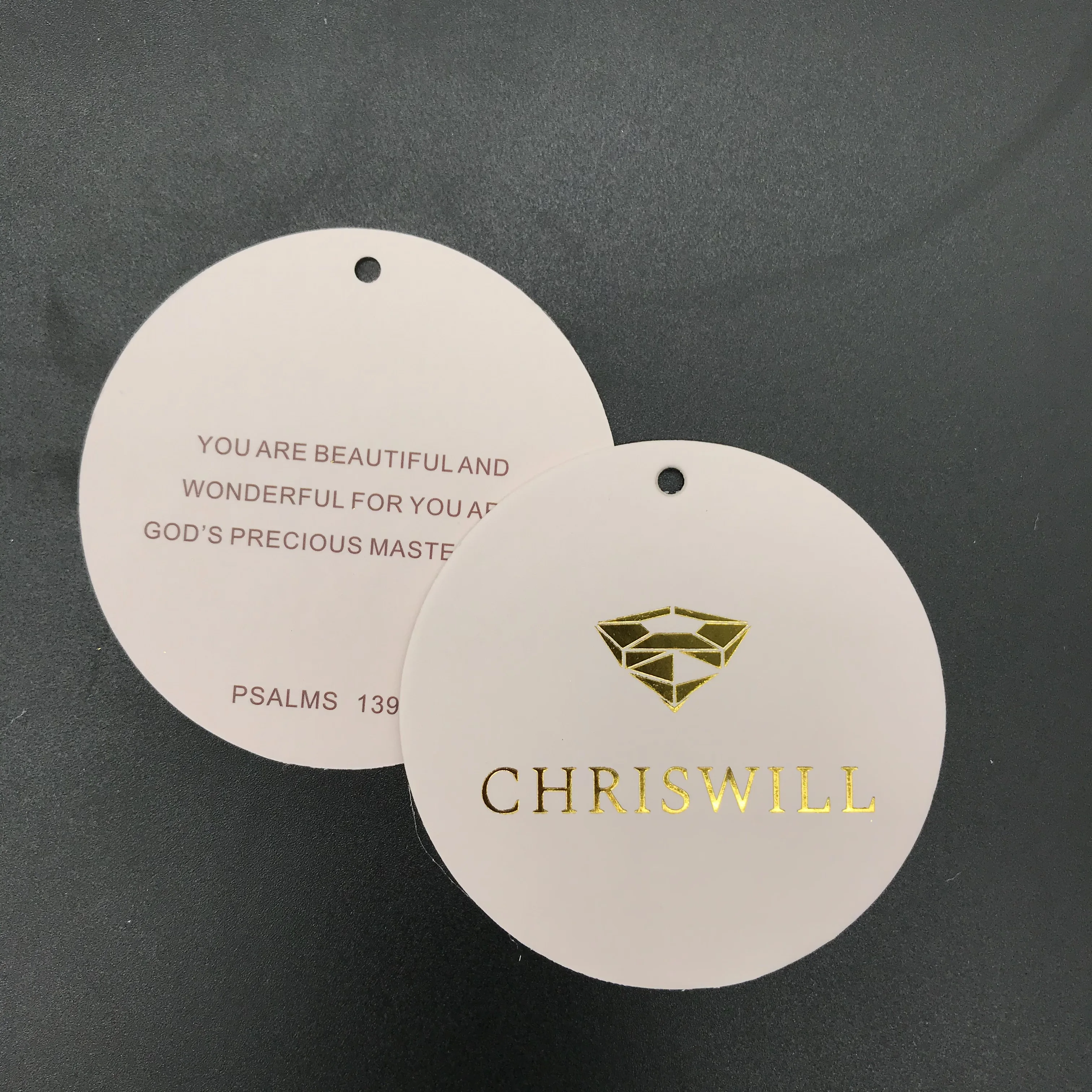 Factory Price Custom Logo Gold Foil Hang Tag Garment Hang Tags Seal String Hanging Clothes Tag
Factory Price Custom Logo Gold Foil Hang Tag Garment Hang Tags Seal String Hanging Clothes Tag