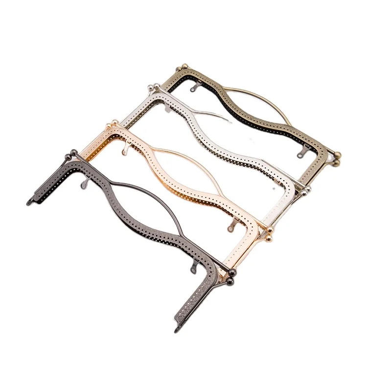 Embossed Bronze Gun Black Light Gold Lip Wire Handle Hidden Buckle Gold Manual Diy Accessories, Black,,light gold,bronze
Embossed Bronze Gun Black Light Gold Lip Wire Handle Hidden Buckle Gold Manual Diy Accessories, Black,,light gold,bronze