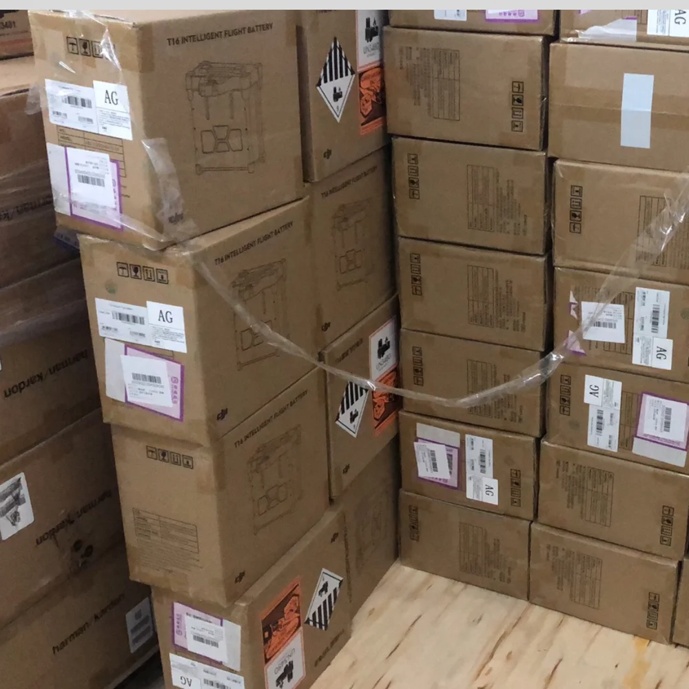 IN Stock Original DJI Agras T16 Intelligent Flight Battery 17500mAh Agriculture Farm Spray Drone Accessories Parts
IN Stock Original DJI Agras T16 Intelligent Flight Battery 17500mAh Agriculture Farm Spray Drone Accessories Parts