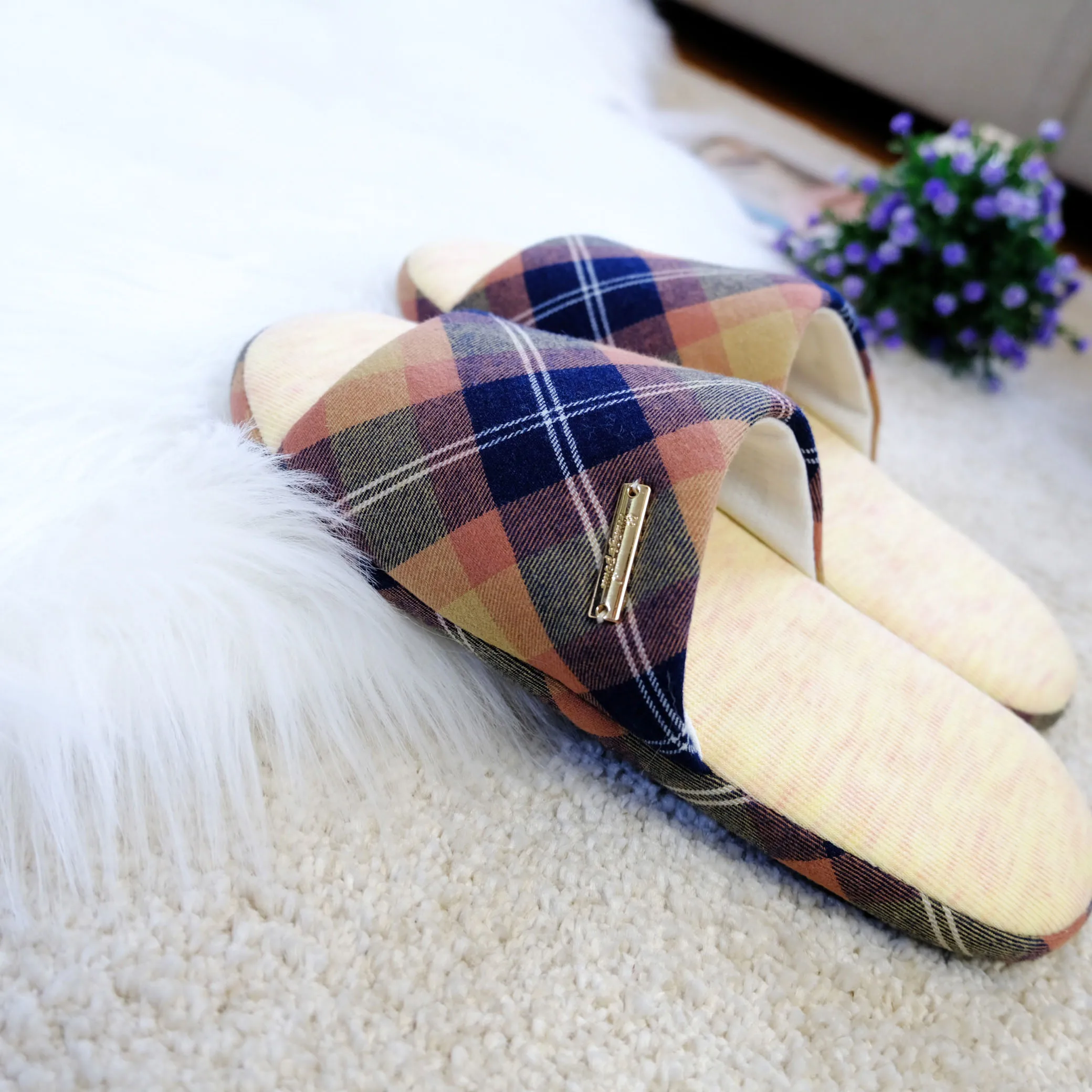 2021 High Quality Grid Print Indoor Slippers Open Toe Felt Fashion Women Summer Slippers
2021 High Quality Grid Print Indoor Slippers Open Toe Felt Fashion Women Summer Slippers