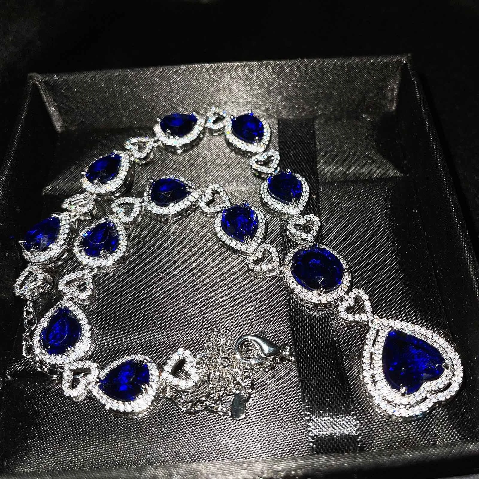 Luxury Heart Of The Ocean Pendant Necklaces Inlay Blue Cubic Zircon Vintage Jewelry Bracelet For Women Party Anniversary Gift, Picture shows
Luxury Heart Of The Ocean Pendant Necklaces Inlay Blue Cubic Zircon Vintage Jewelry Bracelet For Women Party Anniversary Gift, Picture shows
