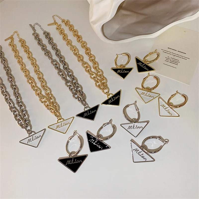 Aimgal jewelry copper plated 18K gold triangle metal pendant necklace earrings women's jewelry set
Aimgal jewelry copper plated 18K gold triangle metal pendant necklace earrings women's jewelry set