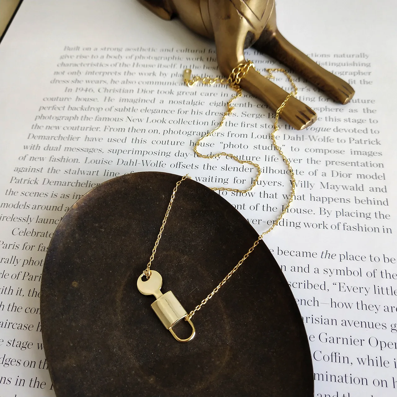 Korean edition jewelry 925 sterling silver key design key in the lock necklace choker
Korean edition jewelry 925 sterling silver key design key in the lock necklace choker
