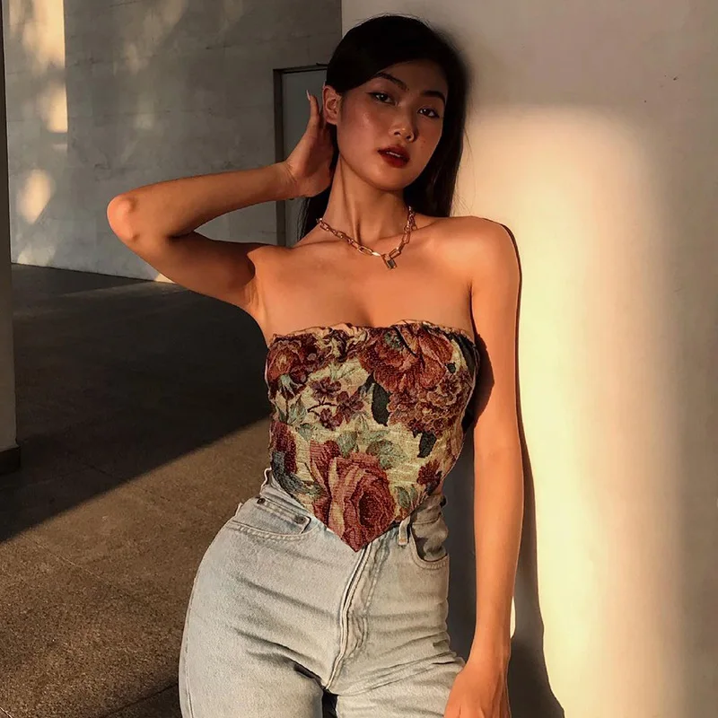 Xuqing 2021 Wholesale casual backless pleated floral summer ladies blouse tank crop sexy tube top for women, As picture shows
Xuqing 2021 Wholesale casual backless pleated floral summer ladies blouse tank crop sexy tube top for women, As picture shows
