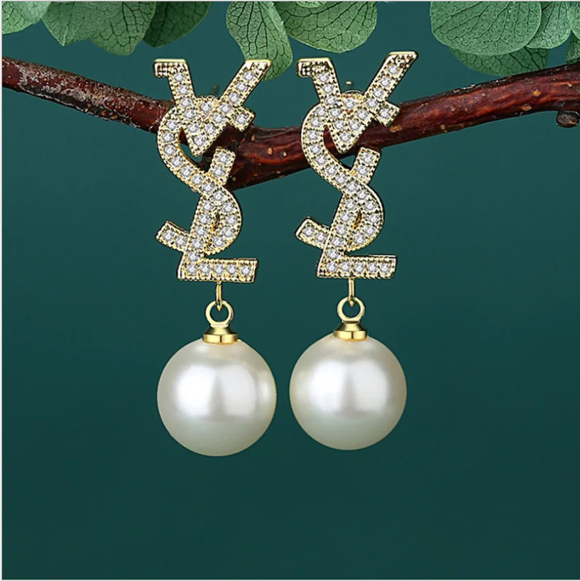 Korean new S925 silver needle fashion letter Pendant Earrings Gold Diamond Pearl Earrings, Picture
Korean new S925 silver needle fashion letter Pendant Earrings Gold Diamond Pearl Earrings, Picture