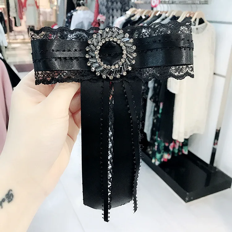 13.5CM*18.5CM Big Large Collar Pins Bow Brooch for Women's Suit Retro Blue Black Silk Fabric Bow Brooch with Square Rhinestone, Picture
13.5CM*18.5CM Big Large Collar Pins Bow Brooch for Women's Suit Retro Blue Black Silk Fabric Bow Brooch with Square Rhinestone, Picture