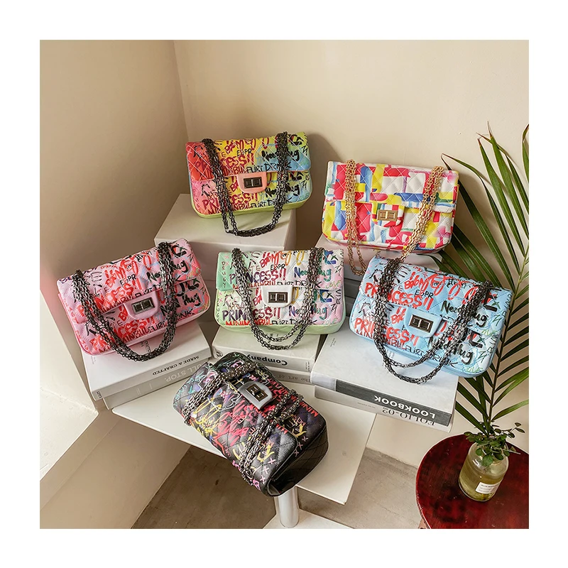 New designer luxury Graffiti handbags for Women fashion PU leather crossbody bag Ladies chain Purses
New designer luxury Graffiti handbags for Women fashion PU leather crossbody bag Ladies chain Purses
