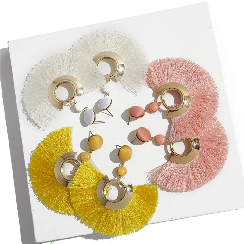 Bohemian Style Gold Plated Bead Tassel Earrings Boho Ethnic Fan Shaped Cotton Tassel Dangle Earrings
Bohemian Style Gold Plated Bead Tassel Earrings Boho Ethnic Fan Shaped Cotton Tassel Dangle Earrings