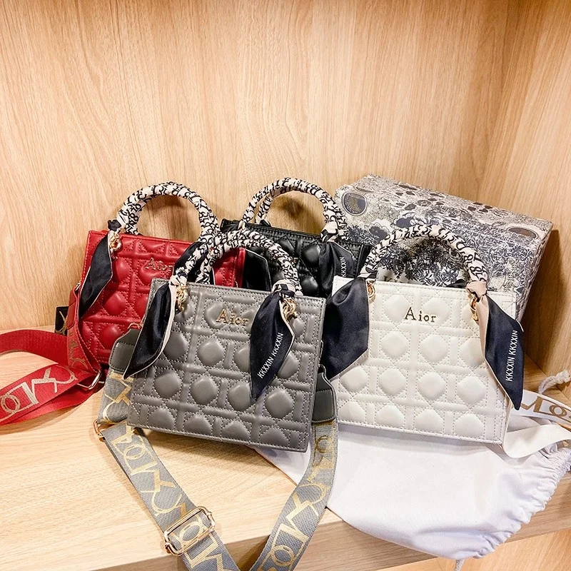 K-8336 Women Ins Top Sale Famous Luxury Brand tote Bags fashion Handbag For Women 2021, Customizable
K-8336 Women Ins Top Sale Famous Luxury Brand tote Bags fashion Handbag For Women 2021, Customizable